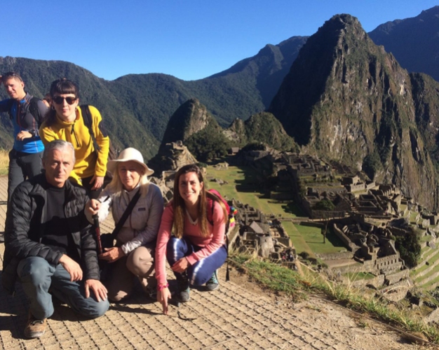 Cristina Carasatorre, L. Risso, Delfina y Julia Risso, Macchu Pichu, Perú, 2016