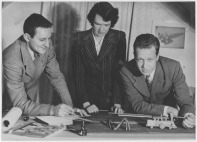 Jean Bodman, junto a Norman Fletcher y Benjamin Thompson