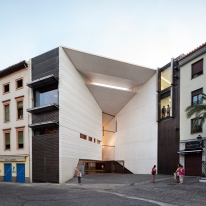 Mara Partida. MX_SI. Centro Federico García Lorca. 2005 (concurso) / 2015 (inaugurado). Granada